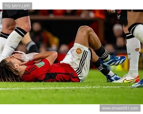 曼联混乱引争议!球迷怒指战术脱节+队内矛盾升级,豪门复兴为何步履维艰? 曼联混乱引争议!球迷怒指战术脱节+队内矛盾升级,豪门复兴为何步履维艰?