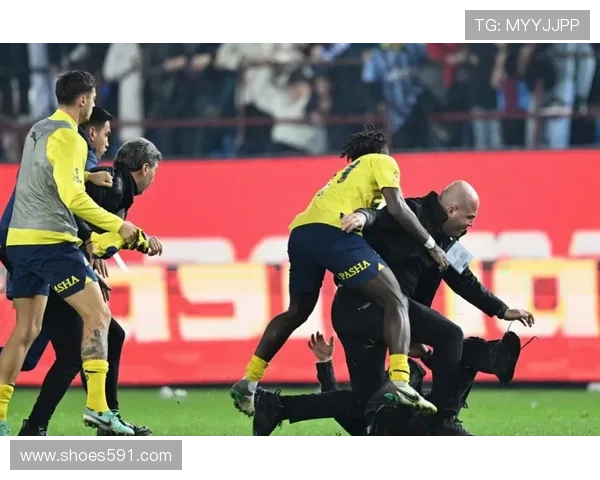 北京国安防守问题聚焦整体站位与个人能力，当前阶段表现受限，防线稳定性面临考验