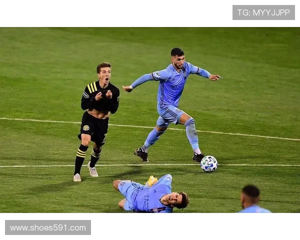 巴黎圣日耳曼防线频频被打穿,体系问题逐步反映在防守稳定性上 巴黎圣日耳曼防线频频被打穿,体系问题逐步反映在防守稳定性上