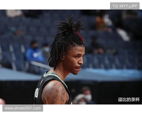 莫兰特夜店蹦迪到凌晨，第二天训练迟到还晒新买的百万钻表